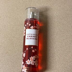 Bath & Body Works Japanese Cherry Blossom Fragrance - Red